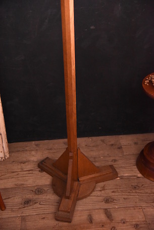 落ち着いた風合いの木製聖書台 レクターン