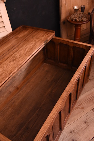 重厚感ある木製のトランクボックス