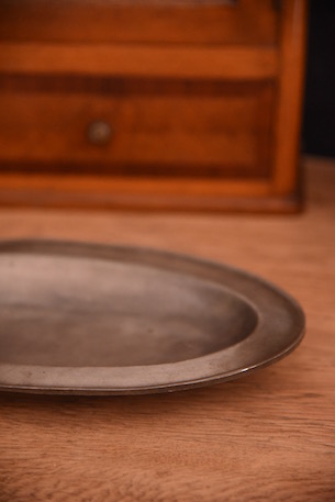 オーバルのピュータープレート