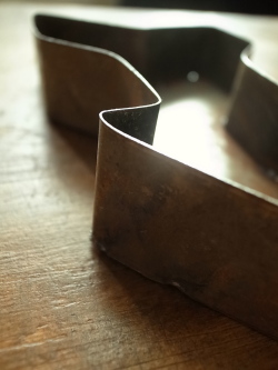 メタル　　レター　アロー